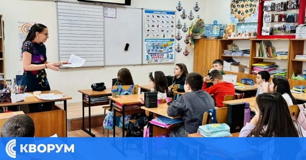 Първокласници от СУ "Н. Й. Вапцаров" с урок по родолюбие, посветен на Васил Левски