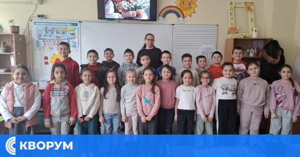Приказка за Баба Марта оживя пред първокласници в Силистра