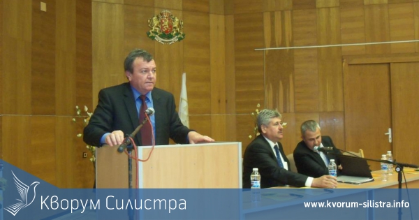 Заедно с експерти заместник министърът на земеделието Бюрхан Абазов проведе разговори със селскостопански и тютюнопроизводители от област Силистра