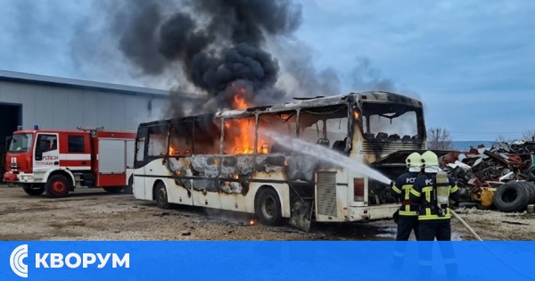 Пожар в Тутракан: Изгоря бракуван автобус в промишлената зона