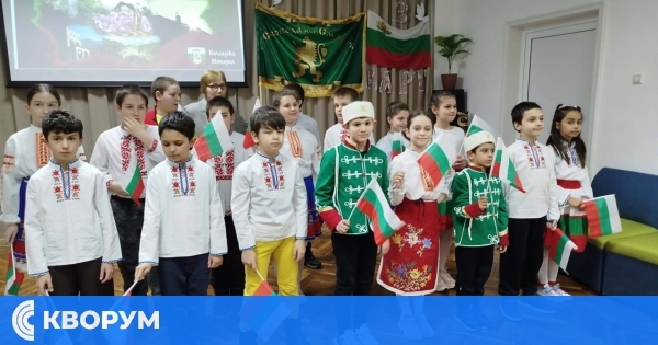 Третокласници от ОУ "Иван Вазов" отбелязаха 3 март с патриотична програма
