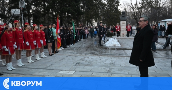 Тържествена заря-проверка в Тутракан по повод 3 март събра десетки граждани