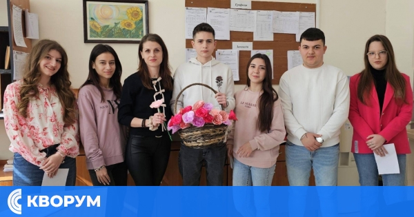 Ученици от ПГСУАУ "Атанас Буров" – Силистра поздравиха дамите в училището за 8 март