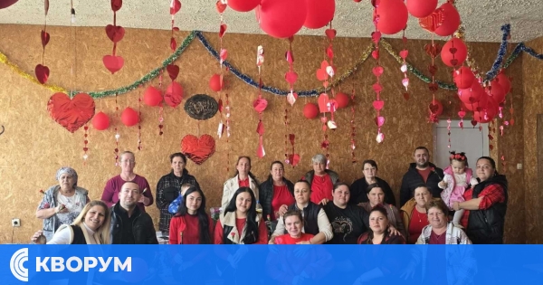 С цветя и добро настроение отбелязаха 8 март в читалището в село Йорданово
