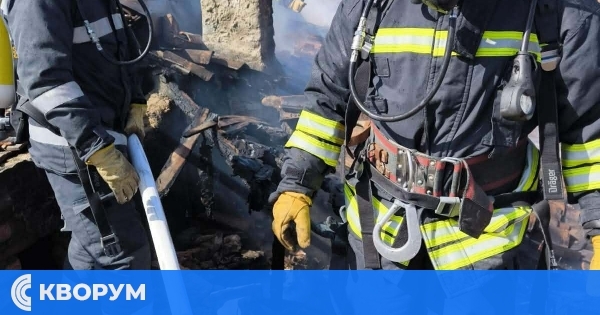 Пожар в двуфамилна къща в центъра на Силистра, огнеборци спасиха три съседни дома