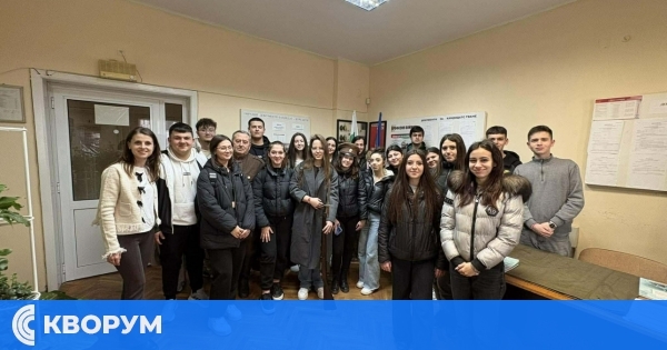 Десетокласници от Силистра се запознаха с дейността на Българската армия