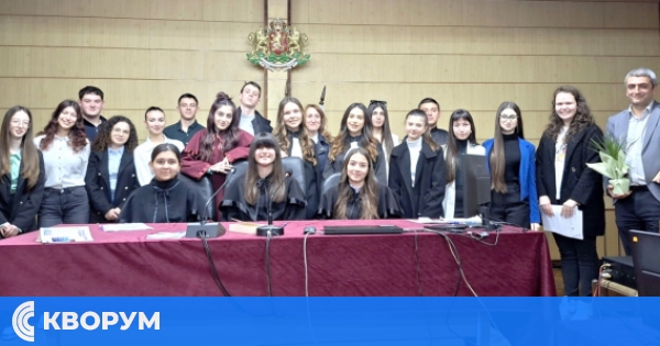 Младежи от Тутракан пресъздадоха съдебно дело с обвинения за наркотици и насилие