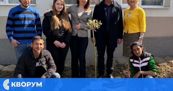 Млади хора засадиха дръвчета в четири села от община Ситово по проект "Младежки практики"