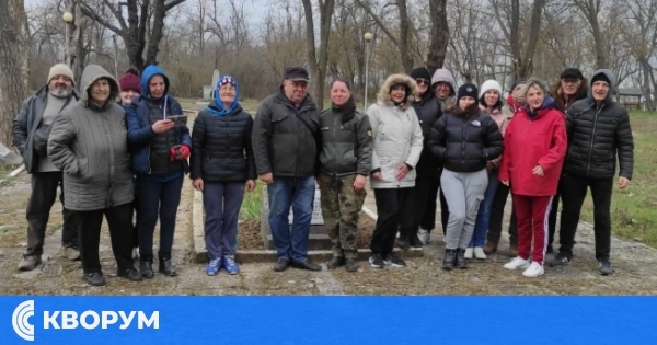 Доброволци и военнослужещи почистиха паметник в село Межден