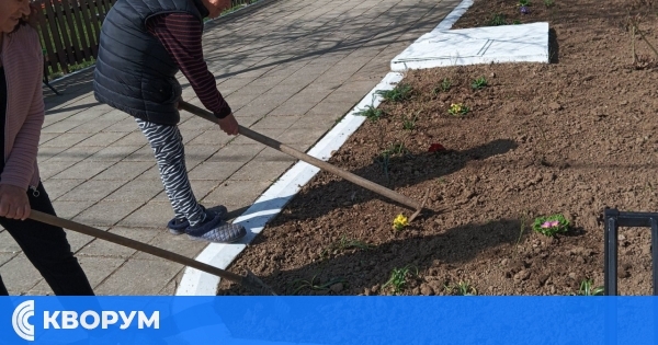 С дарение на цветя продължава облагородяването на центъра в село Богорово