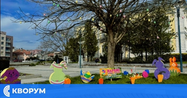 Деца от ДГ "Нарцис" украсиха великденско дърво в центъра на Силистра