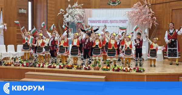 Малки лазарки от ДГ "Щастливо детство" озариха Община Дулово с песни и усмивки