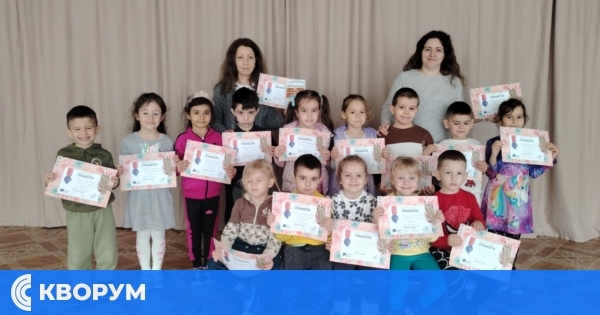 Деца от ДГ "Мир" – Айдемир с отличия в конкурса "Картичка за мама"