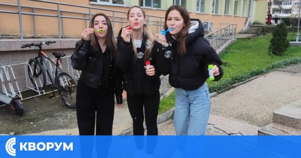 Ученици от ПГСУАУ "Атанас Буров" се потопиха в "магията на въздуха"