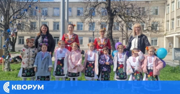 Малки лазарки от ДГ "Ян Бибиян" донесоха пролетно настроение в Силистра