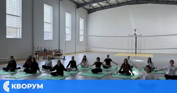 Йога час донесе спокойствие и вдъхновение на ученици от ПГСУАУ "Атанас Буров" – Силистра