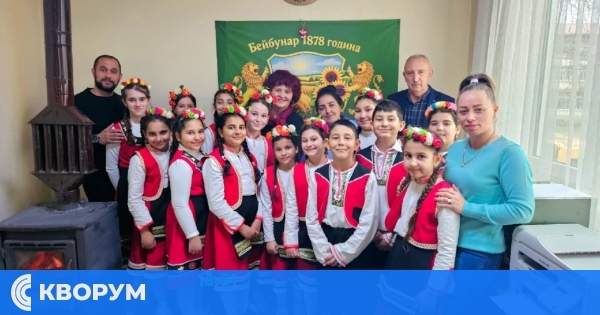 Лазарките от ОУ "Цанко Церковски" внесоха празнично настроение в Средище