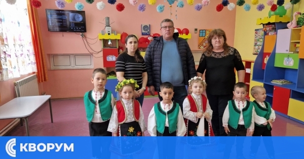 Децата от група "Мир" в село Калугерене възродиха традицията на Лазаруването