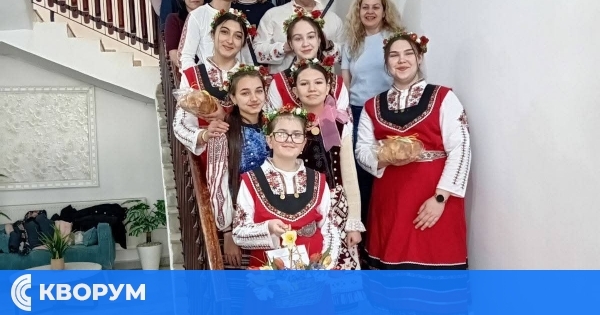 Лазарки от ОУ "Христо Ботев" – Алфатар внесоха празничен дух в общината