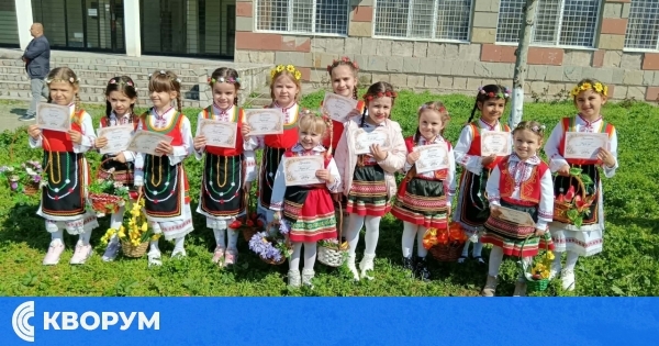 Малки лазарки от ДГ "Мир" – Айдемир озариха сцената на пролетния концерт "Лазар иде"