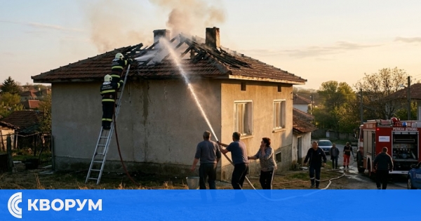 Пожарникари и местни жители спасиха къща от изпепеляване в село Межден