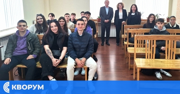 Ученици от Силистра влязоха в ролите на съдия, прокурор, адвокат, ищец, ответник и подсъдим