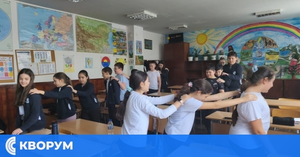 Урок за личния избор: ученици от ПМГ "Св. Климент Охридски" обсъдиха влиянието на средата