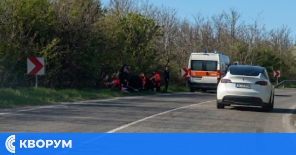 Внимание, шофьори! Обърната кола и линейка затрудняват движението след Сребърна