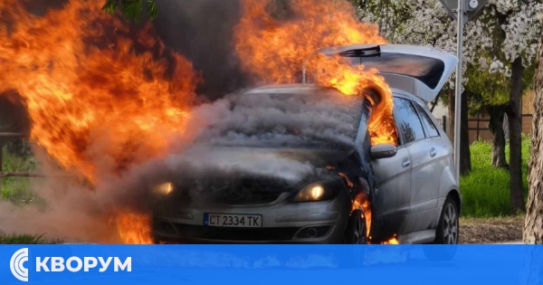 Лек автомобил изгоря на пътя в село Професор Иширково