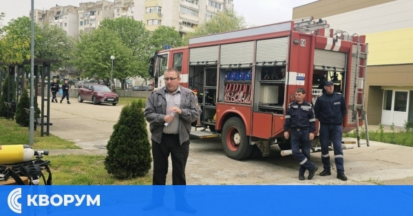 Пожарникари демонстрираха умения пред ученици в Силистра по проект "Петте елемента"