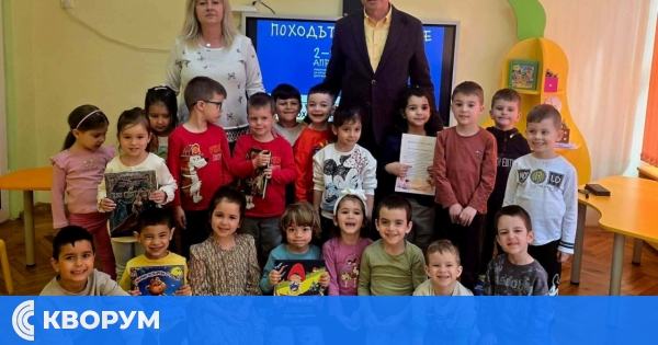 Председателят на Общински съвет – Силистра чете приказки на деца в ДГ "Ян Бибиян"