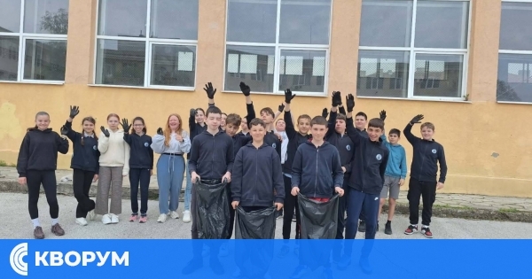 Ученици от ОУ "Иван Вазов" отбелязаха Деня на Земята с "зелен час" и почистване на училищния двор