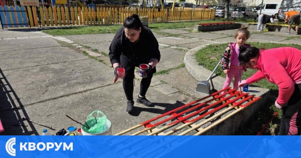 Родители от кв. Деленки в Айдемир обновиха парка, но проблемът с липсващите пейки остава