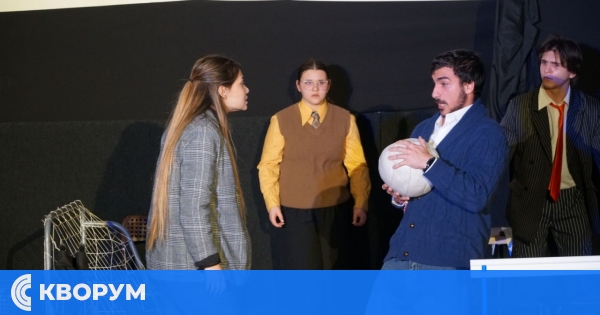 Театрално студио "Артистик" представя спектакъла "Присъда" пред пълна зала в Силистра