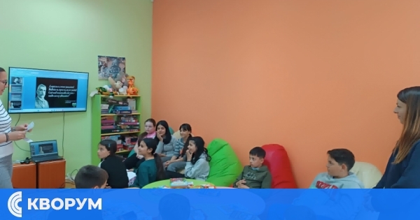 Четвъртокласници от Силистра по следите на българските детски автори в библиотеката