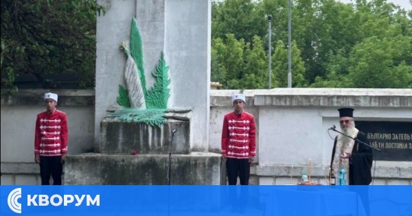 Тържествен ритуал и панихида за Гергьовден на мемориал "Военно гробище" в Силистра