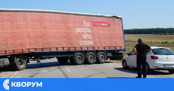 Ремарке на ТИР блокира пътя Тервел – Силистра за часове