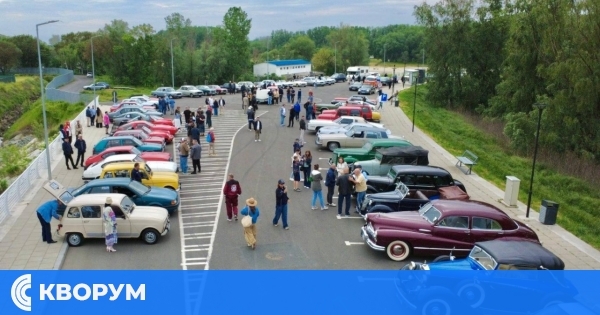 Ретропарад на класически автомобили впечатли съседния на Силистра румънски град Кълъраш