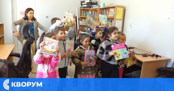 Малки любители на книгите от село Искра посетиха читалищната библиотека