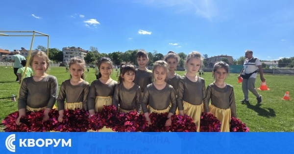 Мажоретният състав на ДГ "Ян Бибиян" внесе настроение във футболния турнир