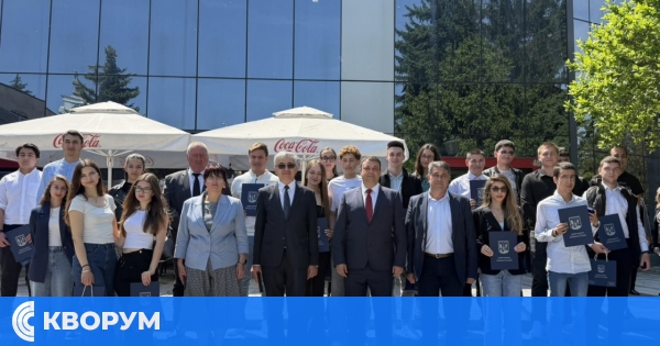 Община Силистра отличи 14 абитуриенти с наградата "Ученик на годината"