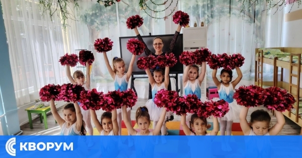 Малките мажоретки от ДГ "Иглика" завършиха учебната година с усмивки и грамоти