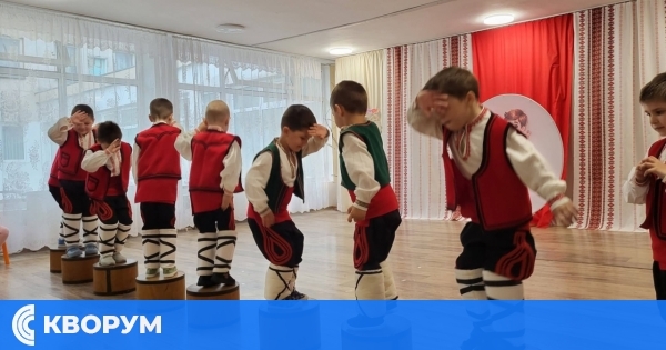 Децата от ДГ "Мир" в Айдемир впечатлиха родители с открити ситуации по английски език и народни танци