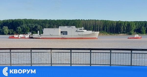 Корпус на бъдещ миночистач премина по Дунав край Силистра