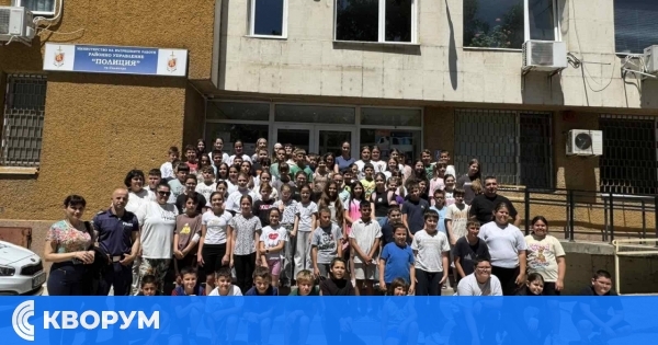 Атрактивно занятие под наслов "Ваканция, здравей! Да играем безопасно!" на финала на програмата "Работа на полицията в училищата"