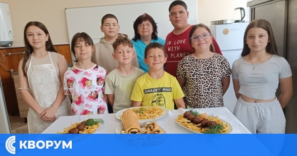 Деца от Кулинарната школа в Коларово приготвиха фаршировани кюфтета и домашно руло
