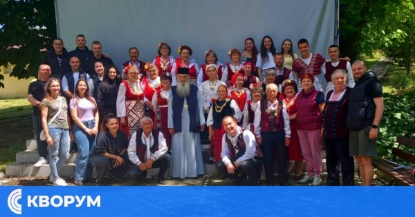 Фолклорна експедиция събра традиции, песни и танци в двора на храма в Калипетрово