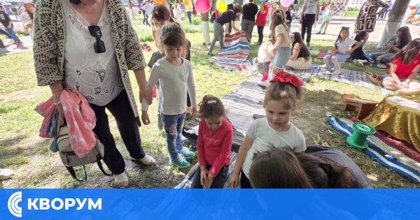 Децата от ДГ "Детелина" – село Йорданово празнуваха 1 юни в двора на училището в Професор Иширково