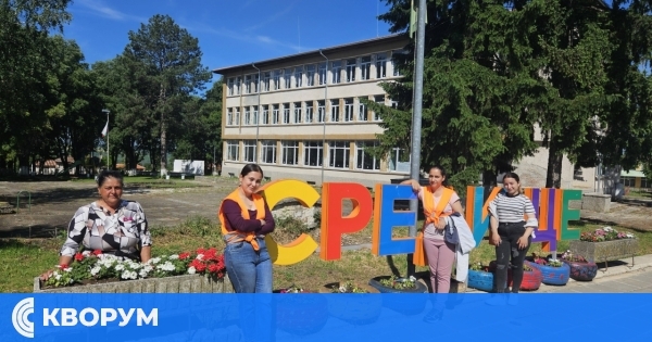 Цветни кътове радват жителите и гостите на село Средище