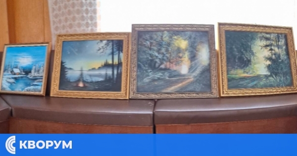Читалищна изложба в Попина представя картини на местния художник Христо Кръстев